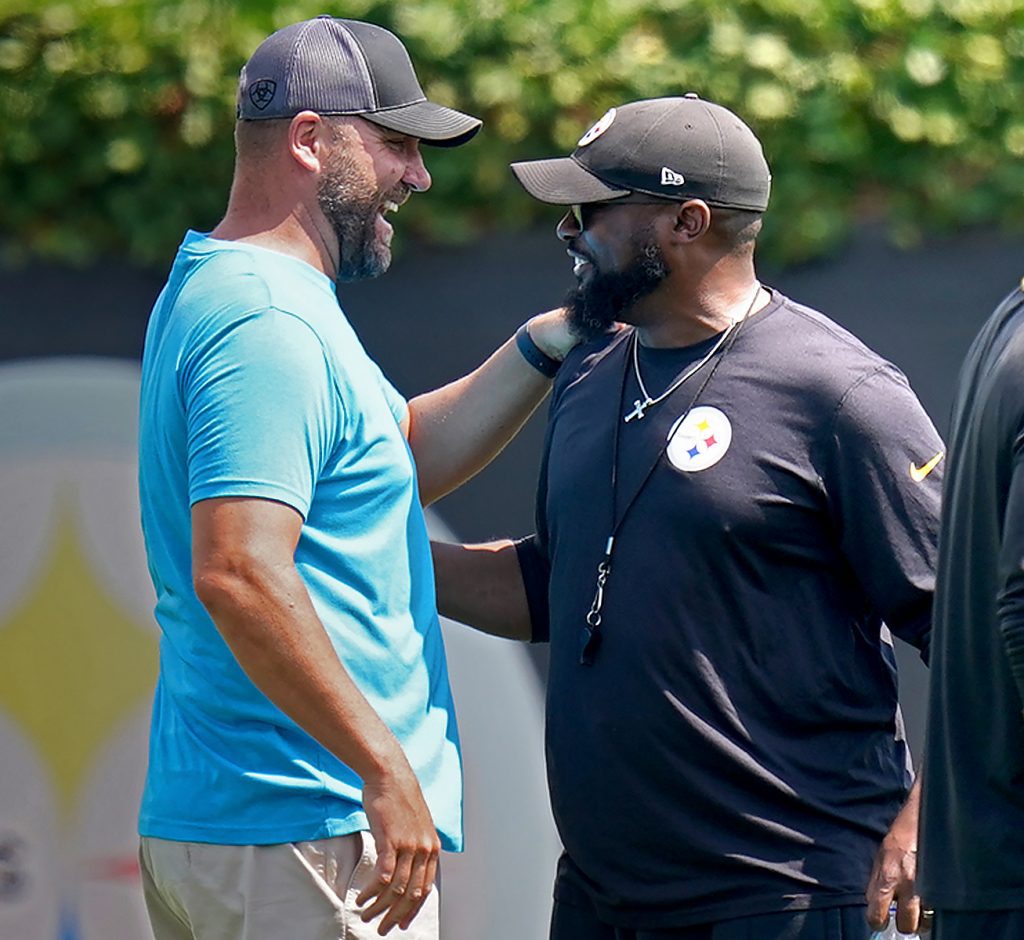 Former Steelers QB Ben Roethlisberger returns to practice and chats with head coach Mike Tomlin
