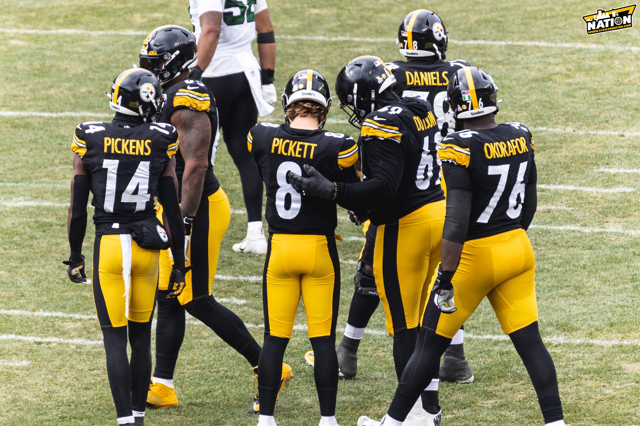 Steelers' Kenny Pickett Huddle