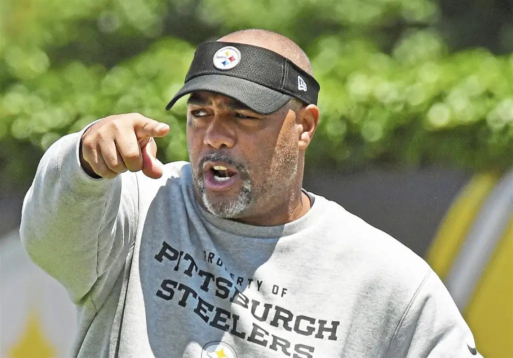 Steelers defensive coordinator Teryl Austin