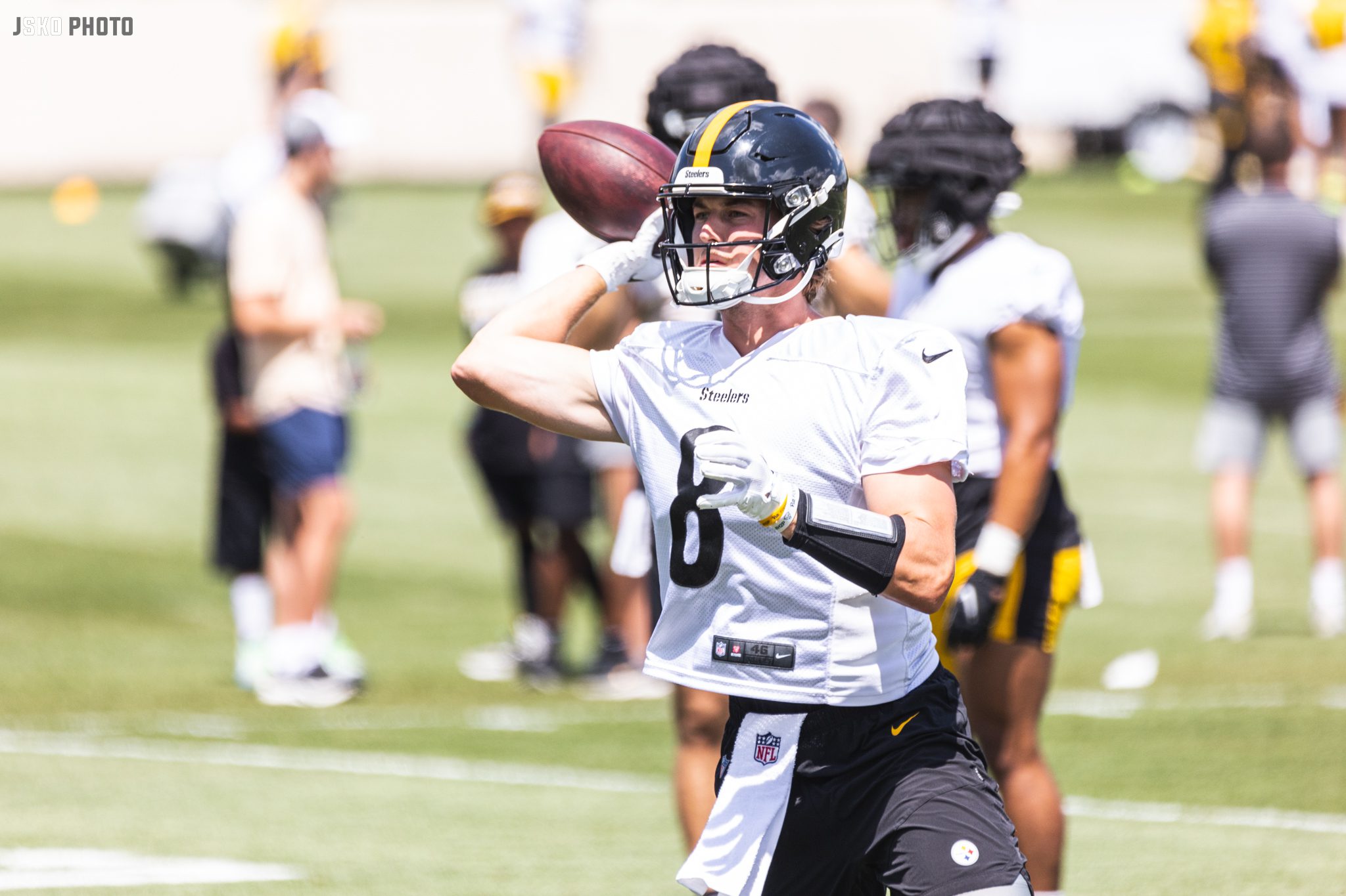 Steelers 4 Downs: Kenny Pickett holds onto the ball and other data mined  from college career