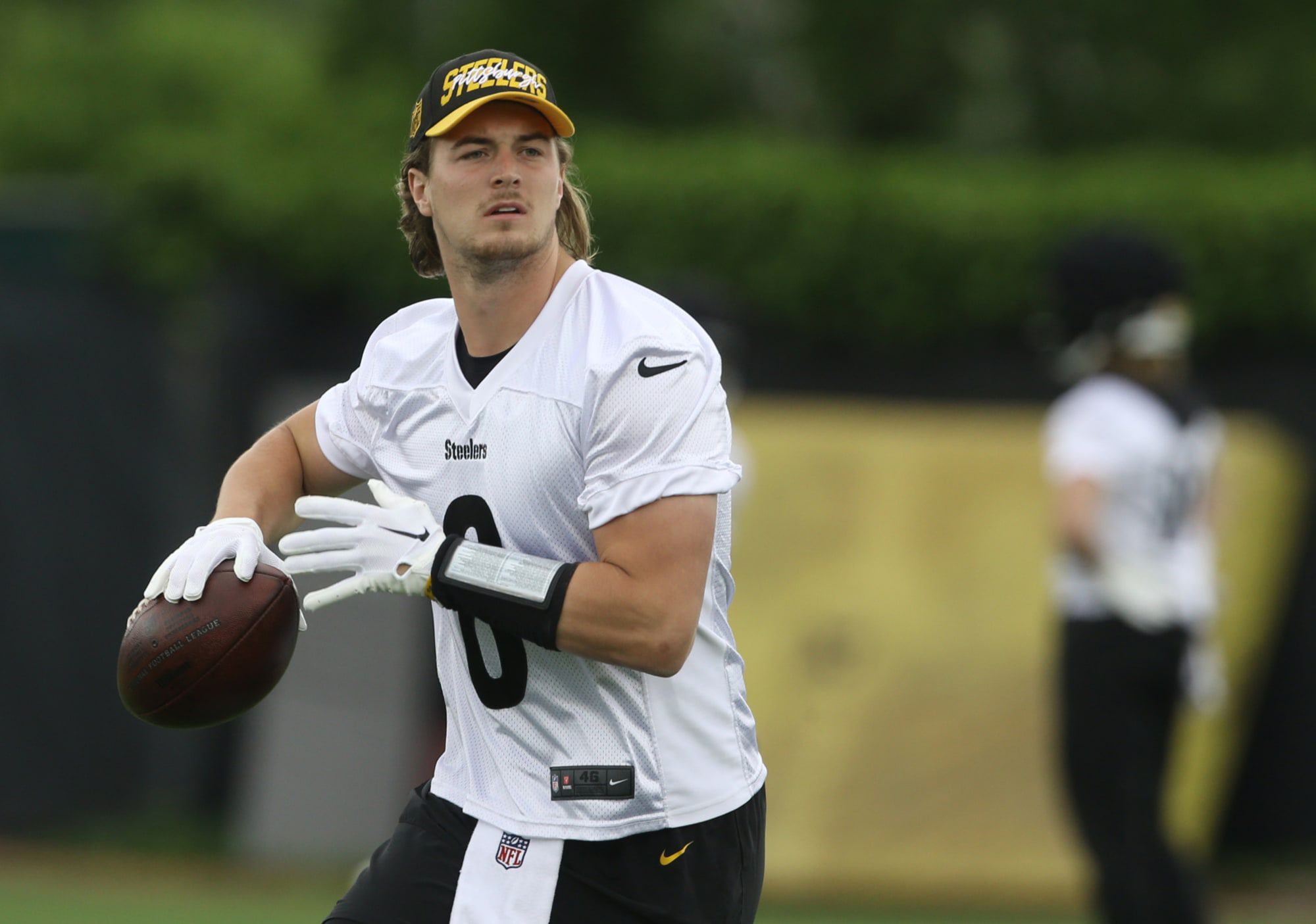 Kenny Pickett will look to earn the starting role for the Steelers.