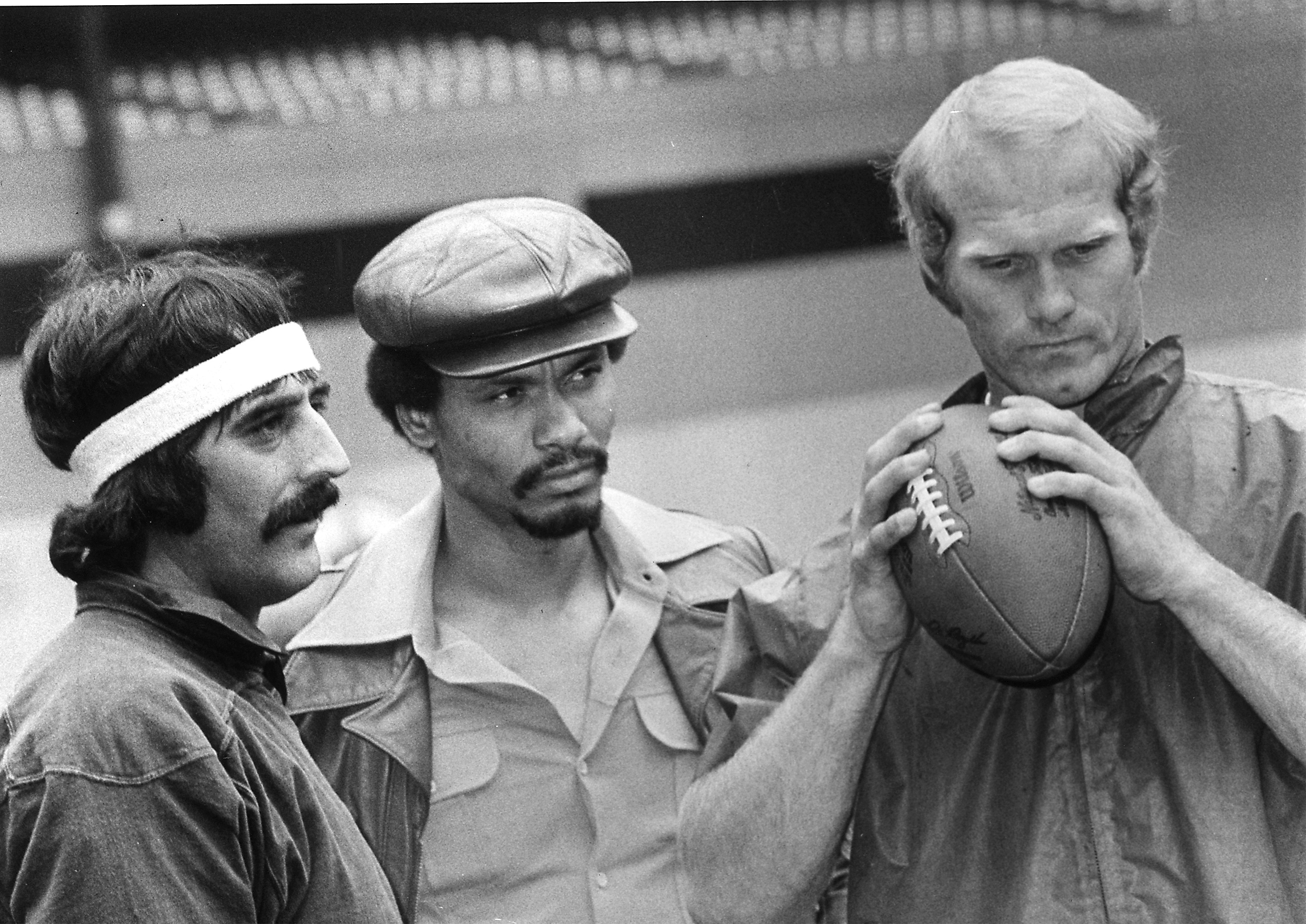 The Inspiring Rocky Bleier:  His Net Worth And Legacy - l0bv339