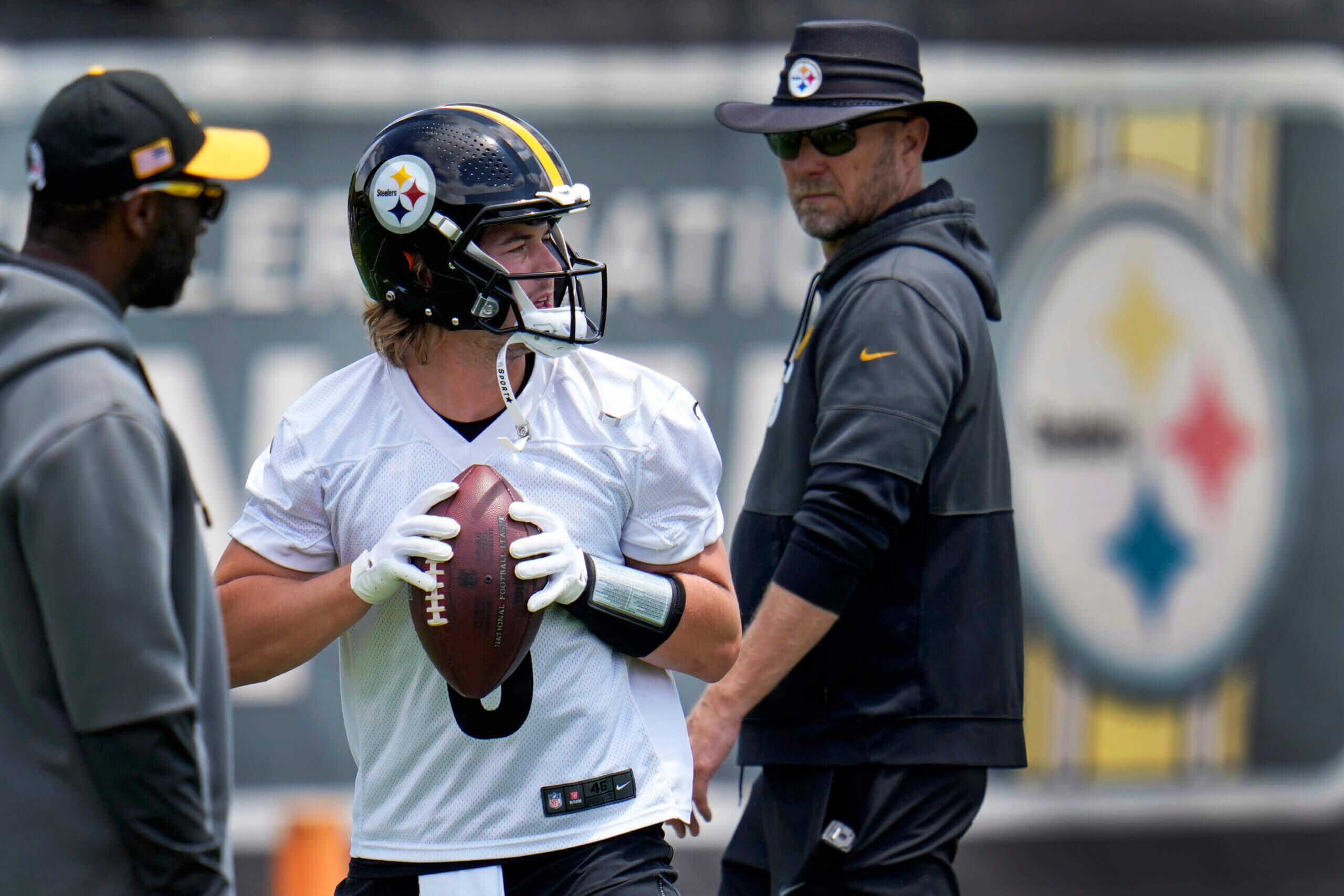 Steelers' Kenny Pickett Draws Comparisons To Ben Roethlisberger Before