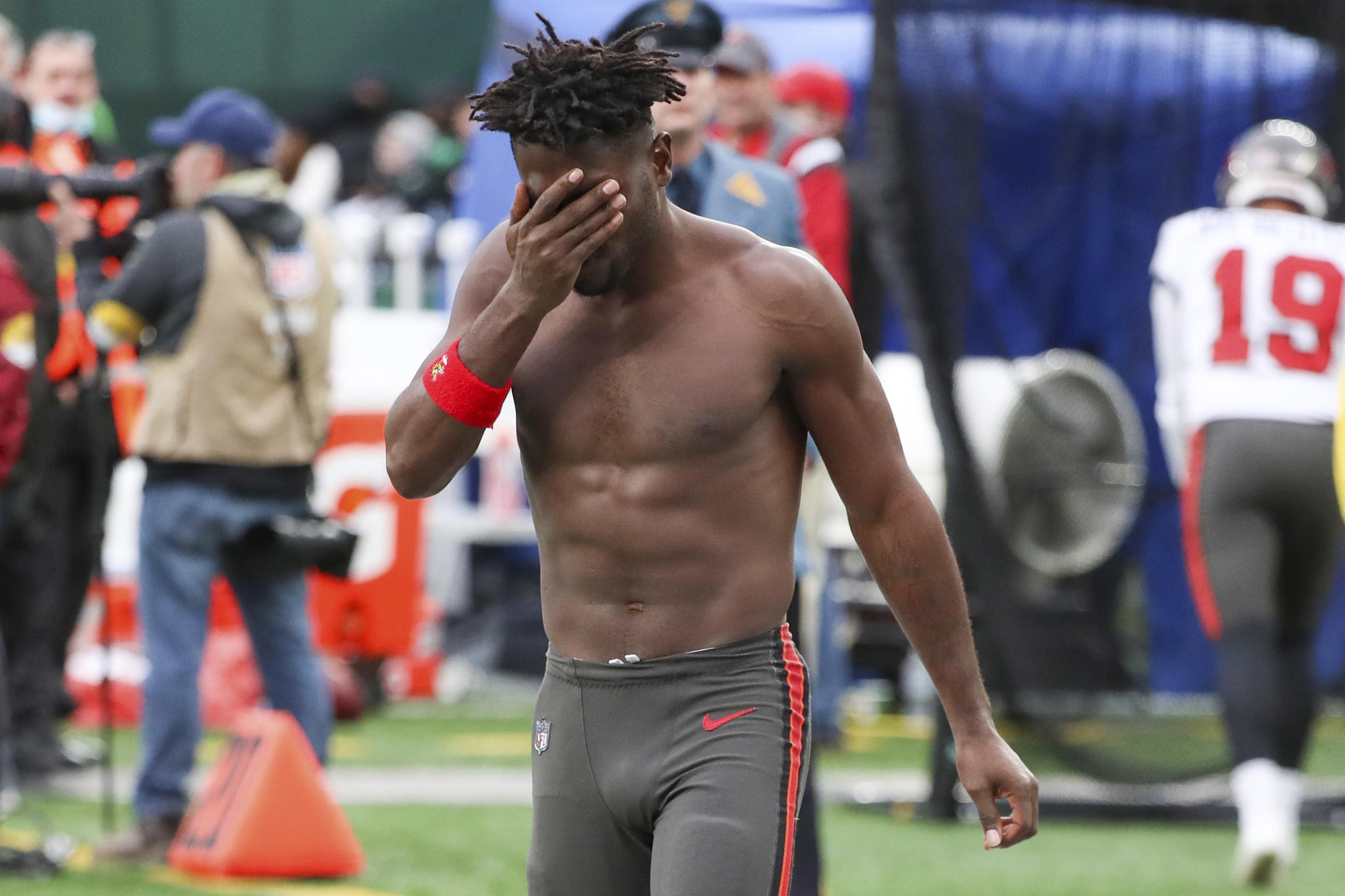 former-steelers-wr-antonio-brown-was-distraught-to-see-number-84-given