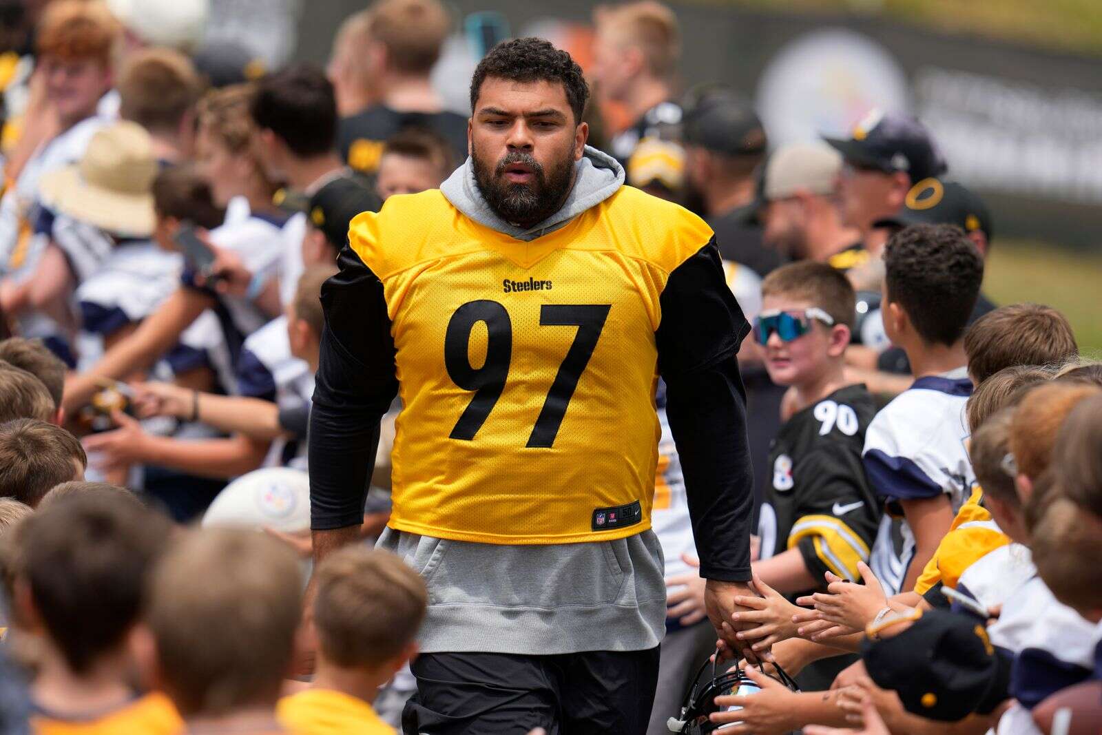 Jason Mackey'S In Depth Look At Cam Heyward'S Social Interactions - 268yx7v