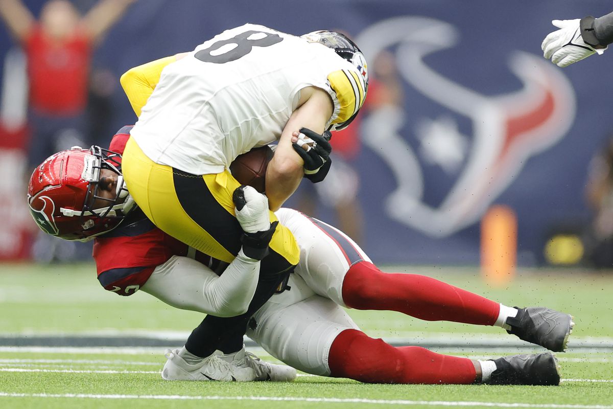 Steelers Didn't "Need To Make [Kenny Pickett] Look Bad"; NBC's Mike