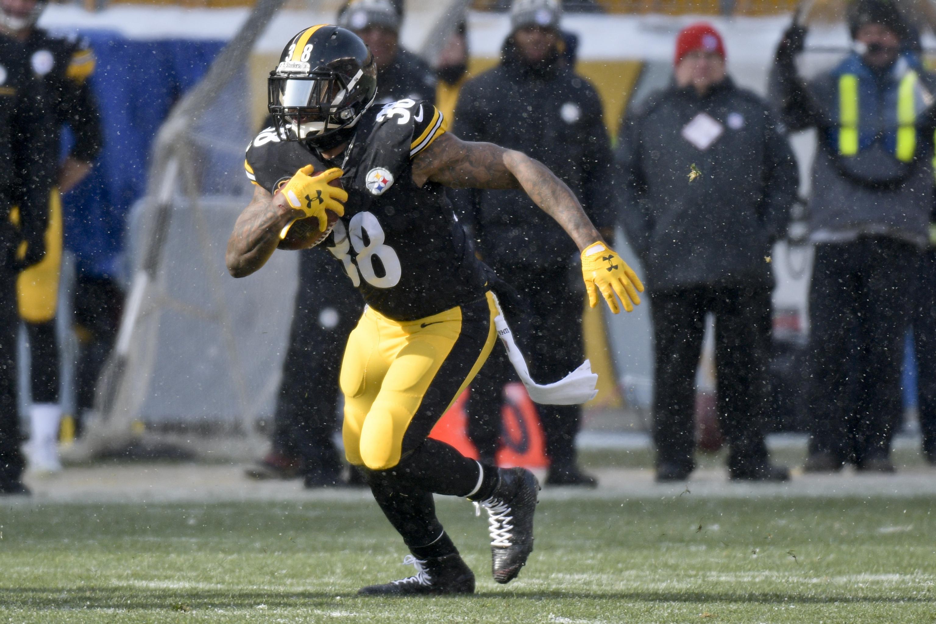Former Steelers RB Stevan Ridley Causes Massive Injury To Kevin Hart