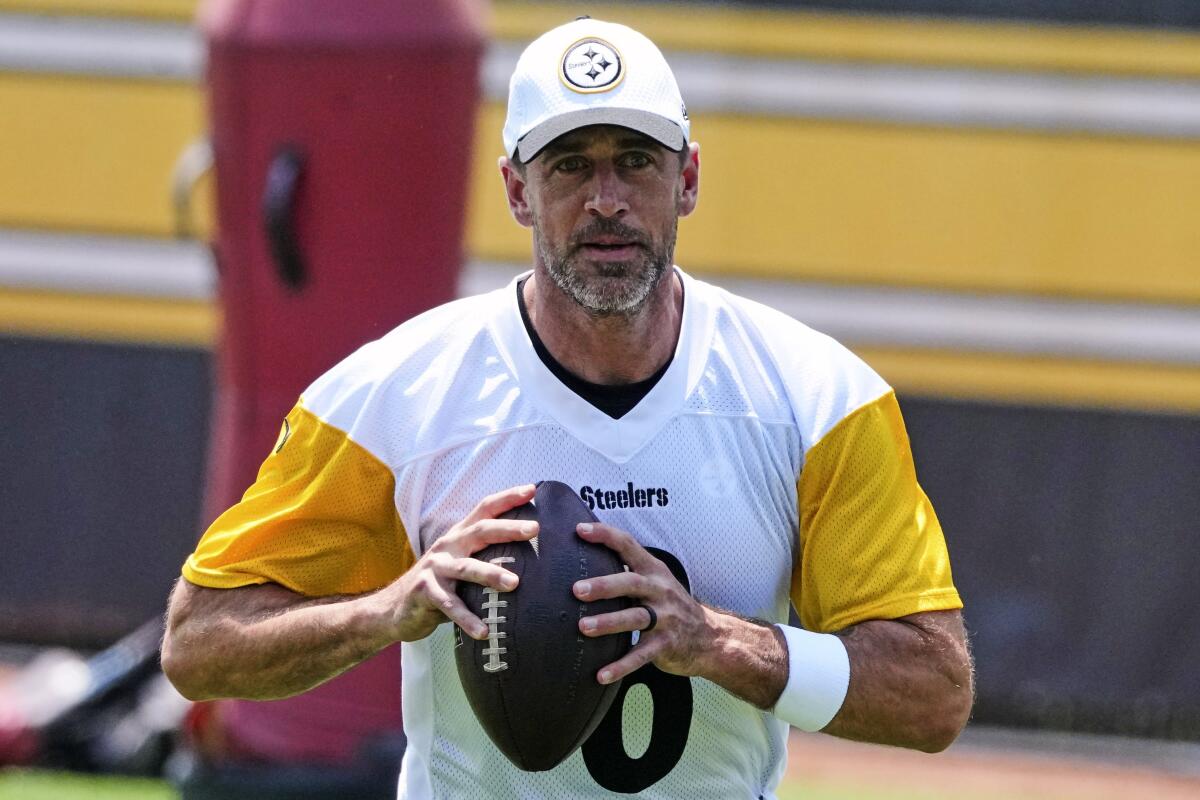 Steelers Are Growing Concerned Over Aaron Rodgers' Alarming Performance