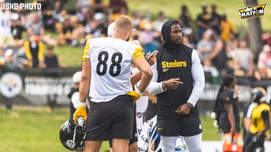 Steelers' Arthur Smith Reveals Ultimate Truth About Pat Freiermuth And Jonnu Smith. Photo by Jordan Schofield / SteelerNation (X: @JSKO_PHOTO)