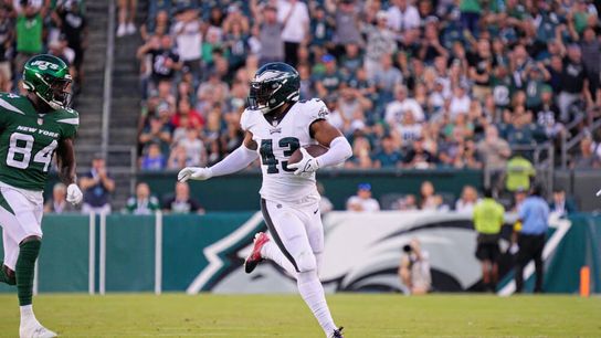 PHILADELPHIA, PA – AUGUST 12: Philadelphia Eagles linebacker Kyzir White (#43) intercepts a pass during pre-season game between the New York Jets and the Philadelphia Eagles on August 12, 2022 at Lincoln Financial Field in Philadelphia PA. Photo Credit: Andy Lewis / Icon Sportswire PHILADELPHIA, PA – AUGUST 12: Philadelphia Eagles linebacker Kyzir White (#43) intercepts a pass during pre-season game between the New York Jets and the Philadelphia Eagles on August 12, 2022 at Lincoln Financial Field in Philadelphia PA. Photo Credit: Andy Lewis / Icon Sportswire