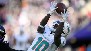 Steelers Fans Get Crucial Update On Pittsburgh's Level Of Interest In Dolphins WR Tyreek Hill (featured). Photo by Nick Wass / AP Photo