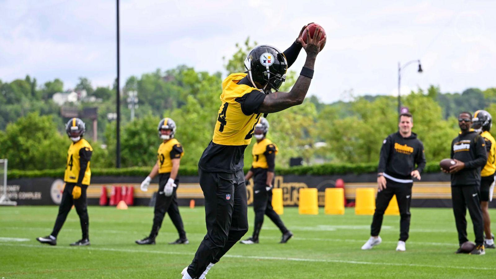 Steelers' Gerald Alexander Detailed How He's Helping Joey Porter Jr. Overcome His Biggest Flaws (Steelers News). Photo by Alysa Rubin / Pittsburgh Steelers