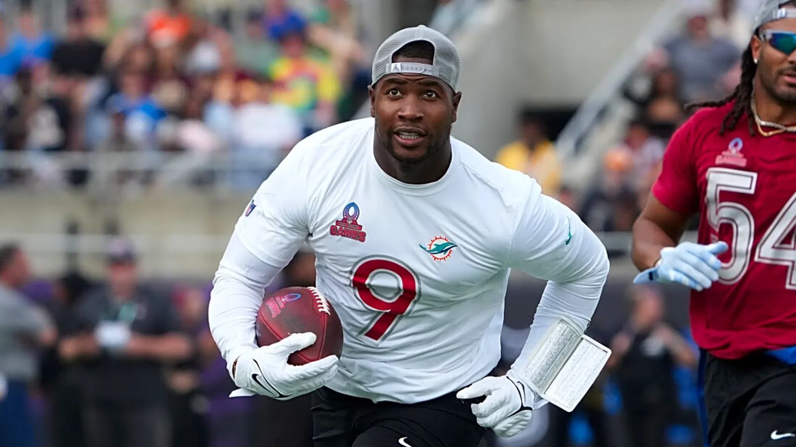 Steelers Likely Just Being Used By Jonnu Smith's Agent As Leverage Amid Trade Talks (Steelers News). Photo by Kirby Lee / Imagn Images