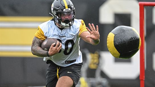 Steelers' Jaylen Warren Gets Hit With Controversial Comment From Ben Roethlisberger. Photo by Sebastian Foltz / Post-Gazette
