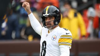 Steelers' Aaron Rodgers Pulls Off Completely Selfless Act Proving He's Misunderstood  (Steelers News). Photo by Scott Galvin / Imagn Images
