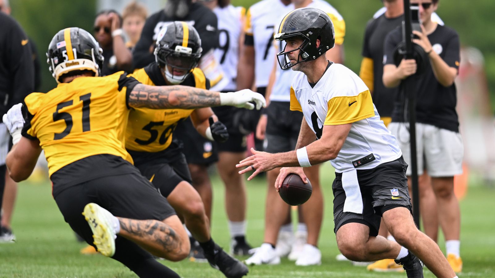 Steelers' Super Bowl Aspirations Are Clear For Aaron Rodgers: "That's Why I Came Back" (Steelers News). Photo by Barry Reeger / Imagn Images
