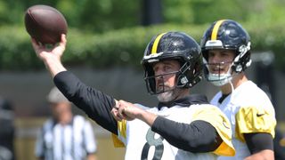 Steelers' Mike McCarthy Plans To Deploy Unique Strategy With Aaron Rodgers And Other QBs (Steelers News). Photo by Charles LeClaire / Imagn Images