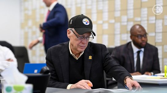 Expert Leaks Steelers Are "Looking Really Hard" With The Eagles (Steelers News)