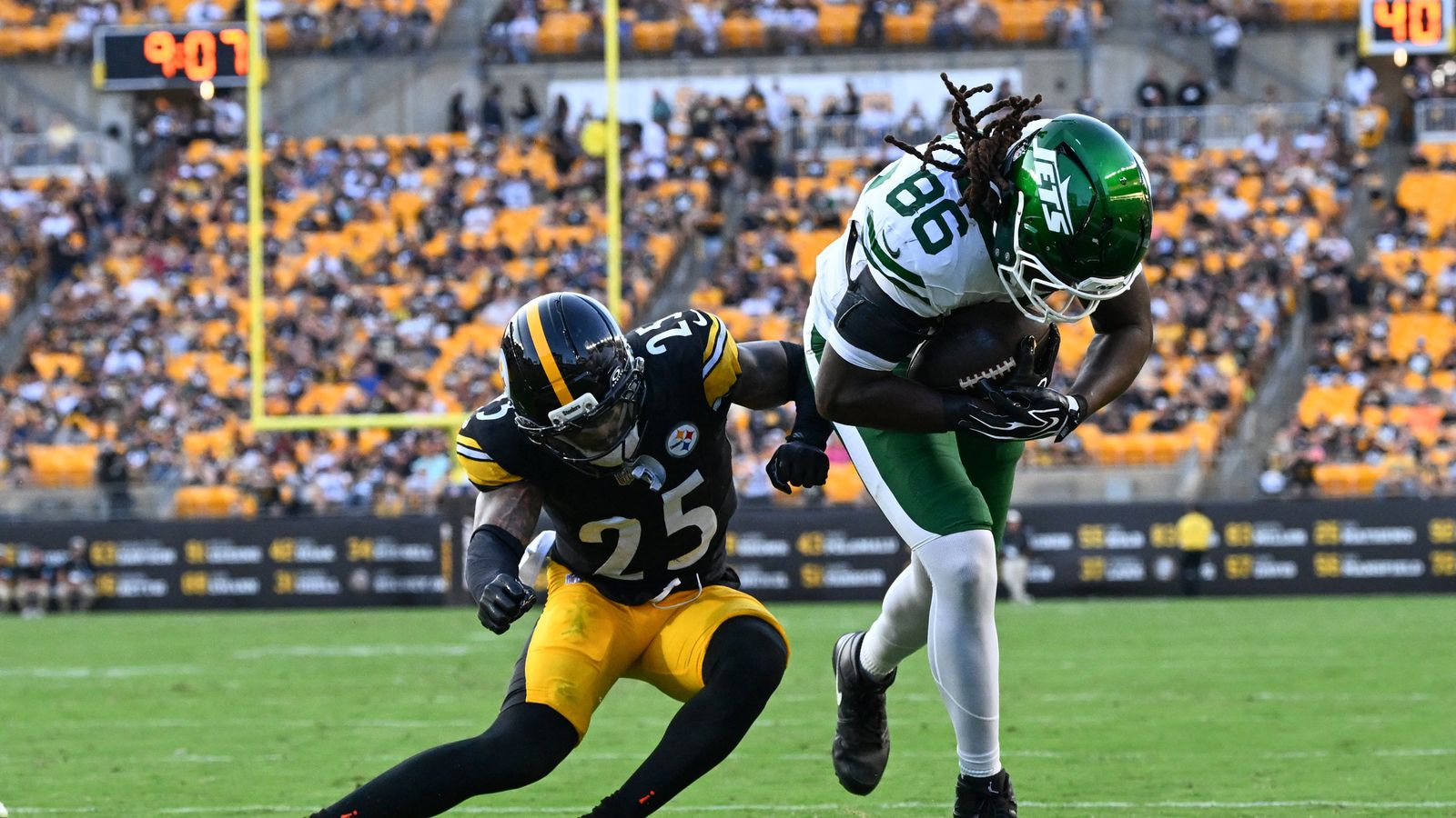 Steelers' Bizarre Situation With DeShon Elliott Leaves The Coaching Staff With Questions To Answer (Steelers News). Photo by Barry Reeger / Imagn Images