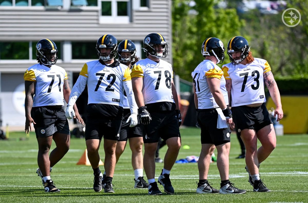 Steelers' Gennings Dunker Steelers' Gennings Dunker