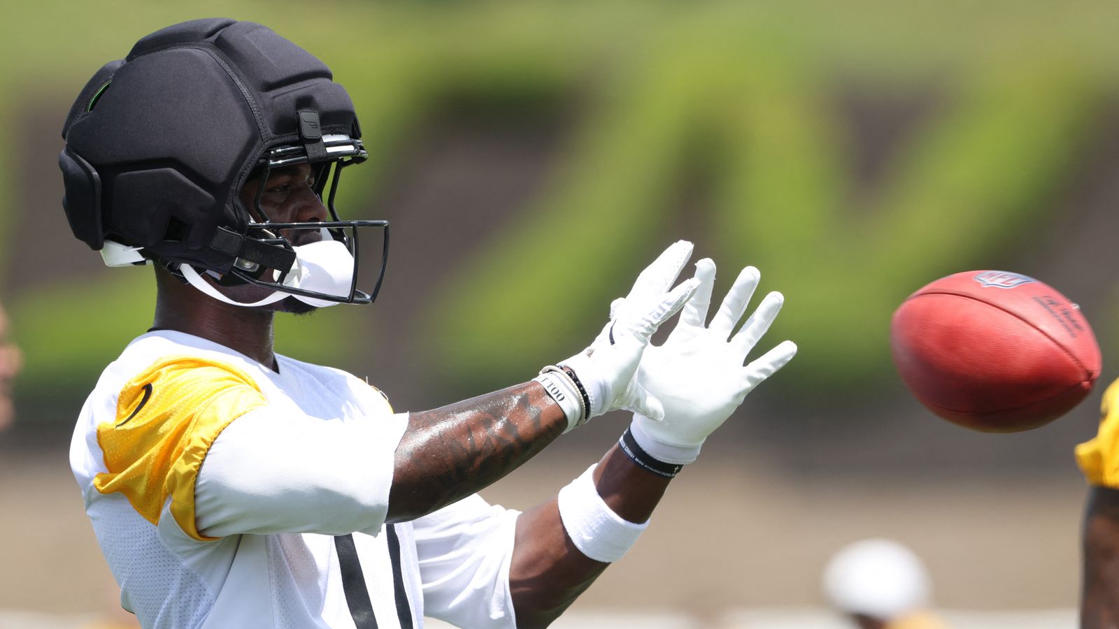 Germie Bernard Detailed How Steelers Screwed Over Falcons On Draft Night (Steelers News). Photo by Barry Reeger / Imagn Images