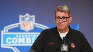 Steelers Trade With Tampa Bay To Jump Jets For Big Playmaker In Latest Mock Draft (Steelers News). Photo by Kirby Lee / Imagn Images