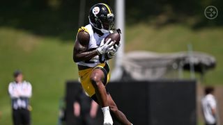Steelers RB Kaleb Johnson Gets Interesting Opportunity On Friday At Camp (Steelers News). Photo by Jordan Perez / Pittsburgh Steelers