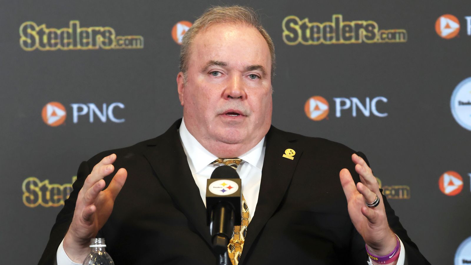 Steelers' Controversial Decision To Hire Mike McCarthy Has Fueled False Narratives (Steelers News). Photo by Charles LeClaire / Imagn Images