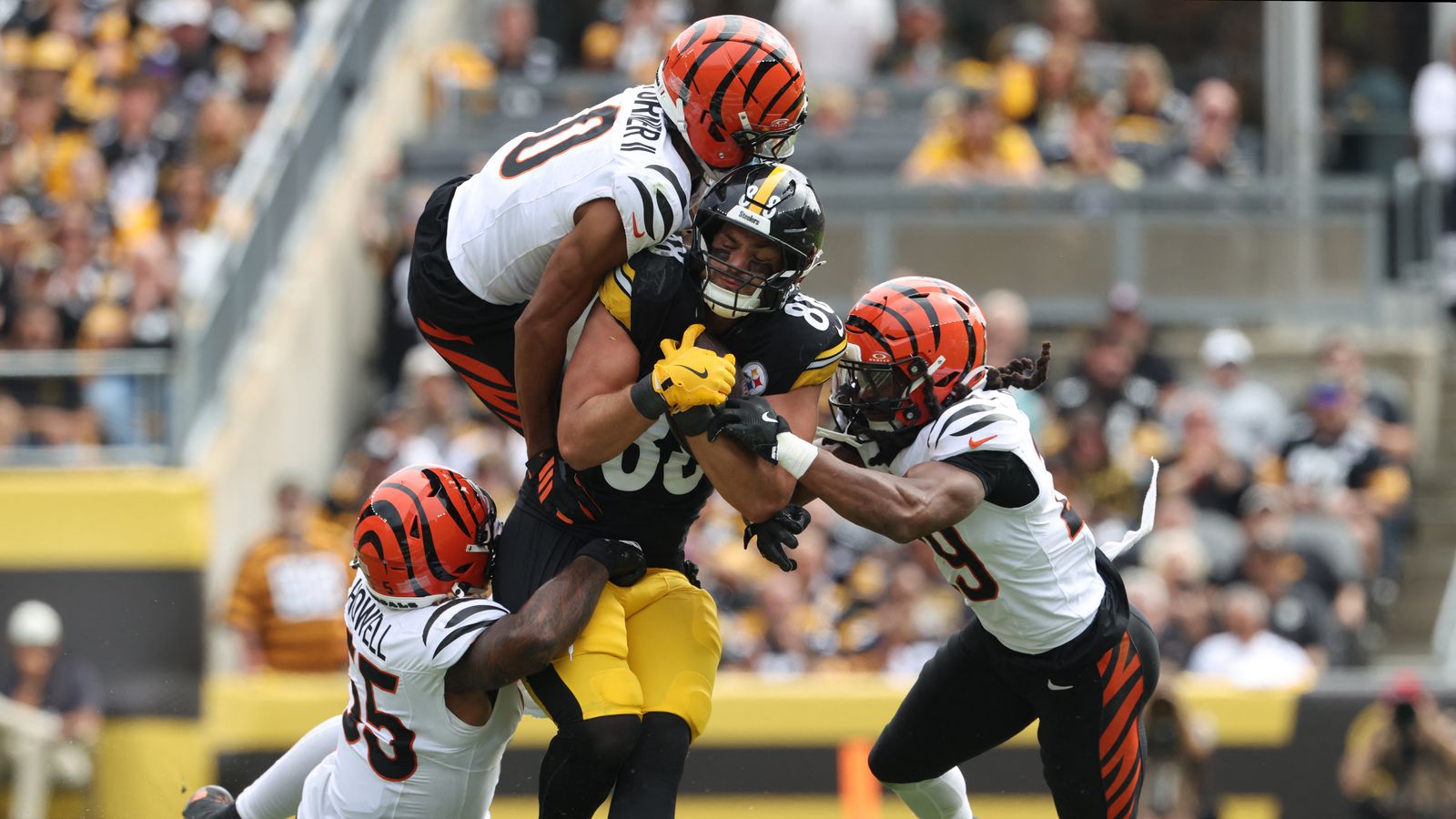 Steelers Make Critical Mistake With Pat Freiermuth Versus Bengals (Steelers News). Photo by Charles LeClaire / IMAGN Images