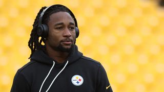 Steelers’ Mike Tomlin Detailed Why Asante Samuel Jr. Got His Week 13 Shot: “It Was Less About [Darius] Slay” (Steelers News). Photo by Charles LeClair / Charles LeClair-imagn images