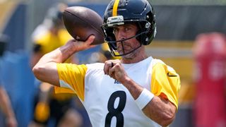 Steelers' Aaron Rodgers Explains The Very First Thing He Did After Arriving To UPMC Complex To Sign New Contract (Steelers News). Photo by Gene J Puskar / AP Photo