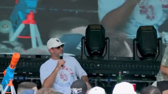 Steelers' Free Agent Target Aaron Rodgers Drops Massive Hint During Live Podcast On If He Will Play In Pittsburgh (Steelers News)