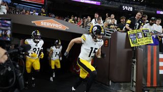 Steelers' Ben Skowronek's Injury May Have Been The Result Of Foul Play From The Colts (Steelers News). Photo by Scott Galvin / Imagn Images