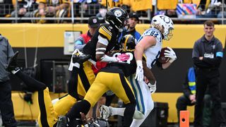 Miscommunications Continue To Fail The Steelers Defense  (Steelers News). Photo by Barry Reeger / Imagn Images