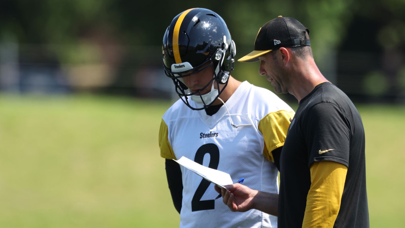 Steelers Quarterback Coach Tom Arth Gets Honest About Mason Rudolph's Development In Mike McCarthy's System (Steelers News). Photo by Charles LeClaire / Imagn Images