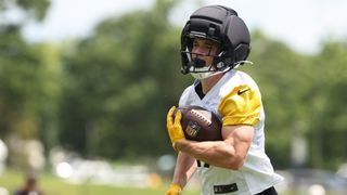 Steelers' Eli Heidenreich Gets Powerful Vote Of Trust With Demanding New Job (Steelers News). Photo by Charles LeClaire / Imagn Images