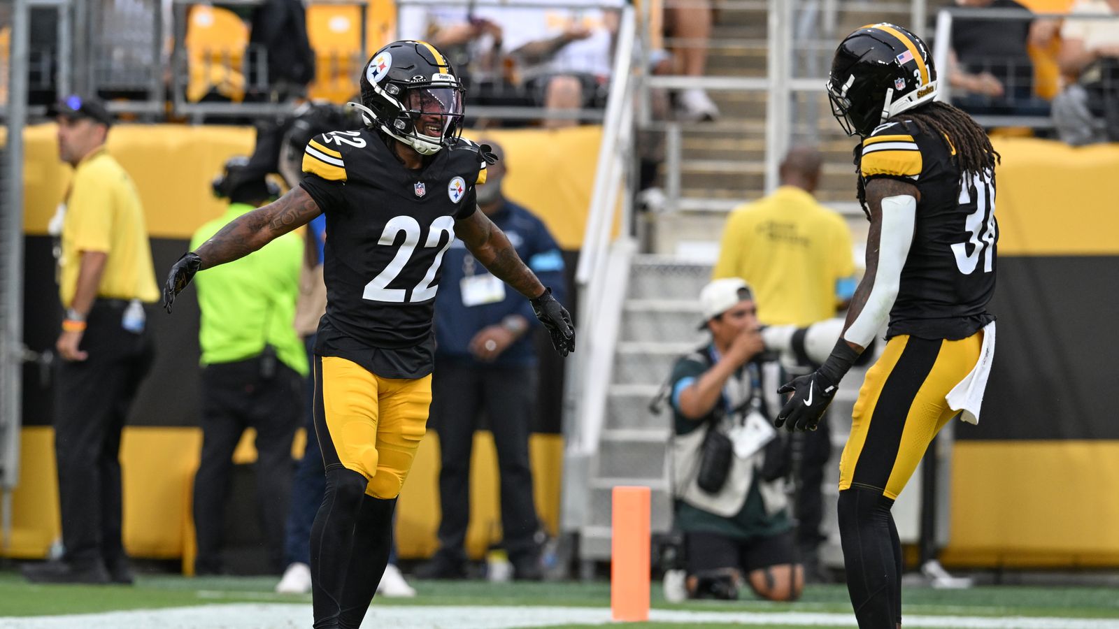 Steelers' Asante Samuel Jr Has Created A Stunning Problem Pittsburgh Won't Want To Fix (Steelers News). Photo by Barry Reeger / Imagn Images
