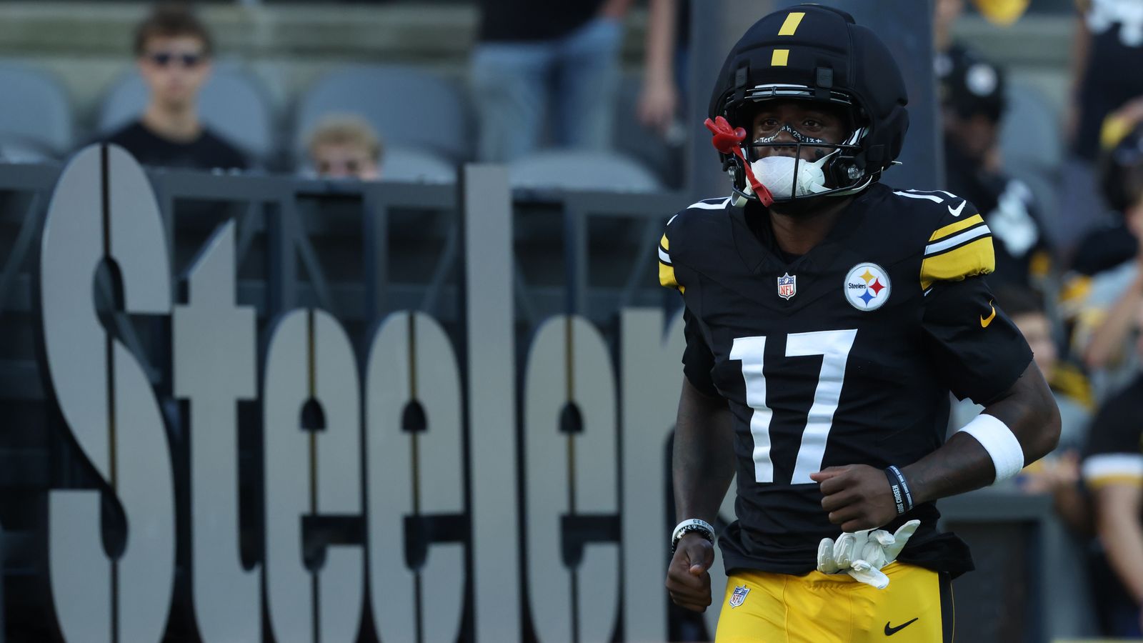 Steelers' Receiver Makeover Still Hides An Alarming 17-Game Problem (Steelers News). Photo by Charles LeClaire / Imagn Images