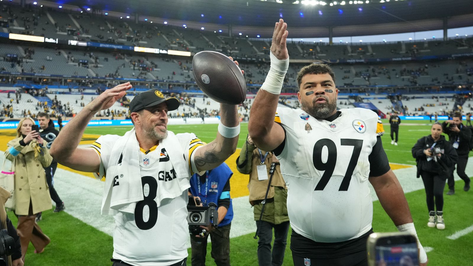 Steelers' Cameron Heyward Defends Aaron Rodgers' Rare Freedom To Change Plays (Steelers News). Photo by Kirby Lee / Imagn Images