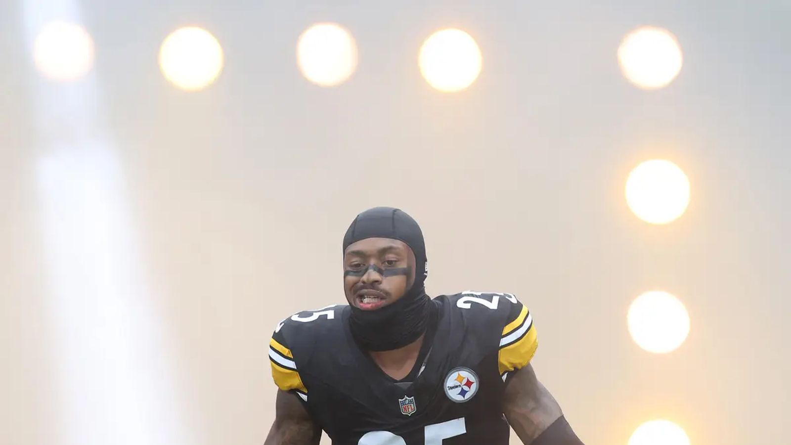 "Who Can Really Nut Up": Steelers' DeShon Elliott Sends Direct Message To Teammates (Steelers News). Photo by Charles LeClaire / Imagn Images