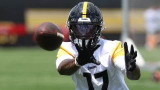 Steelers Rookie Germie Bernard Turns Early Misstep Into Promising Camp Lesson (Steelers News). Photo by Charles LeClaire / Imagn Images
