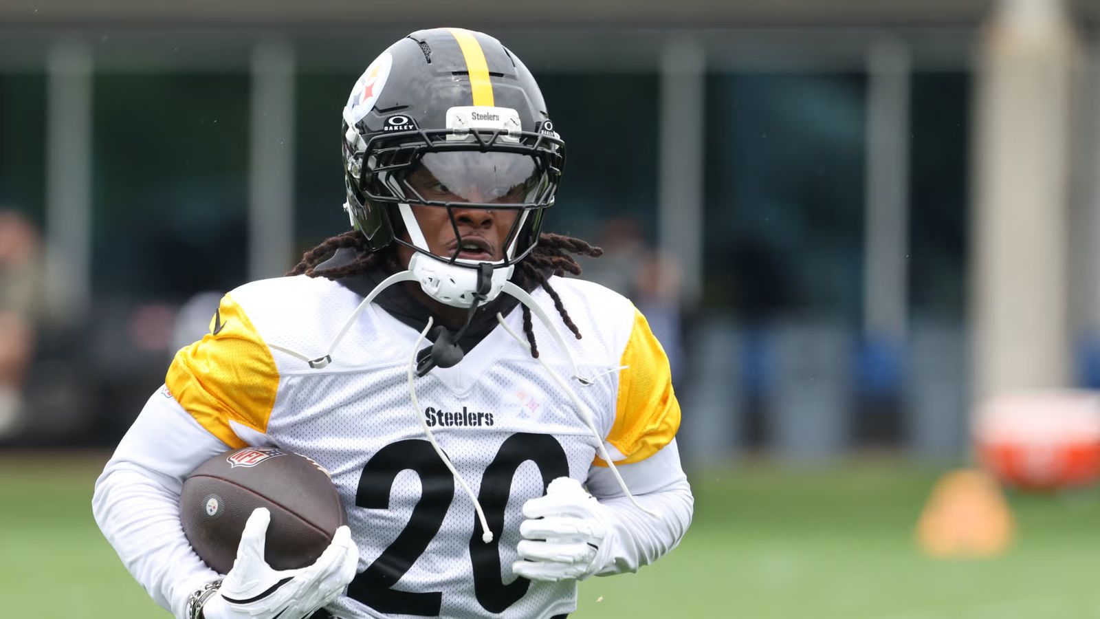Steelers’ First Depth Chart Hides A Dangerous Backfield Trap (Steelers News). Photo by Charles LeClaire / Imagn Images