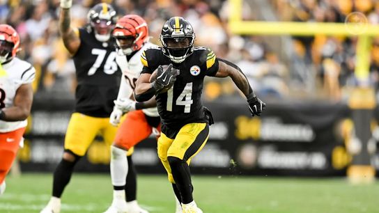 Steelers running back Kenneth Gainwell (14) during a regular season matchup between the Pittsburgh Steelers and Cincinnati Bengals.