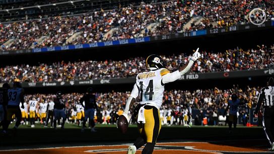 Steelers running back Kenneth Gainwell (14) during a regular season matchup between the Pittsburgh Steelers and Chicago Bears.