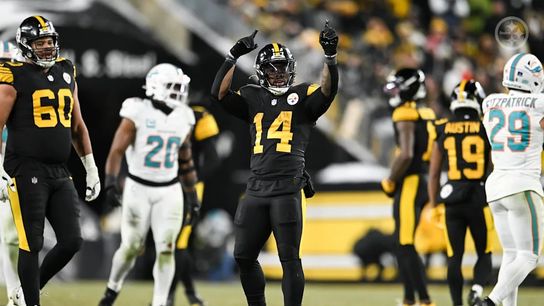 Steelers running back Kenneth Gainwell (14) during a regular season matchup between the Pittsburgh Steelers and Miami Dolphins. Steelers running back Kenneth Gainwell (14) during a regular season matchup between the Pittsburgh Steelers and Miami Dolphins.