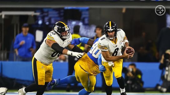Steelers quarterback Aaron Rodgers (8) during a regular season matchup between the Pittsburgh Steelers and Los Angeles Chargers.