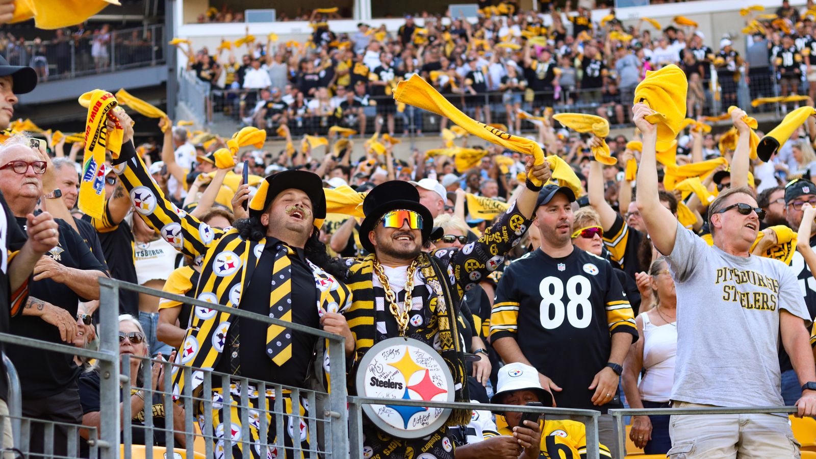 Pittsburgh Steelers Fans Are Redefining Modern Matchday Entertainment (Steelers News). Photo by Kylee Surike / PennLive