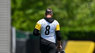 Steelers' Aaron Rodgers Will Be Useful But Won't Be "Babying" Young Quarterbacks (Steelers News). Photo by Alysa Rubin / Pittsburgh Steelers
