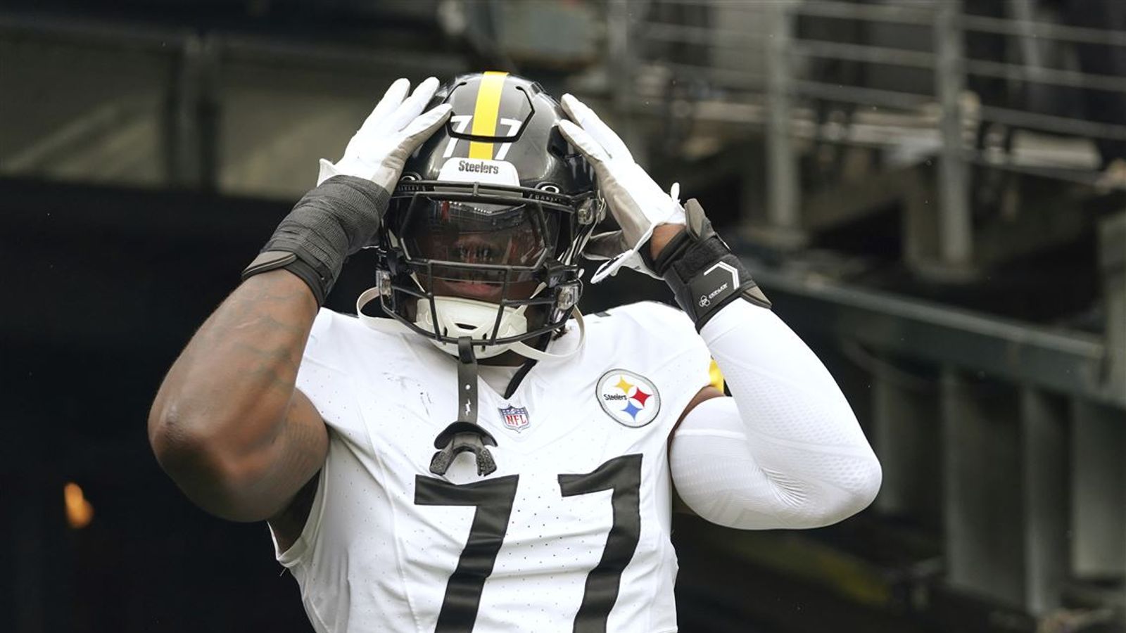 Former Steelers Offensive Lineman Gives Broderick Jones Advice: "Might Be Prudent Of Him To Request A Trade" (Steelers News). Photo by Vera Nieuwenhuis / Associated Press