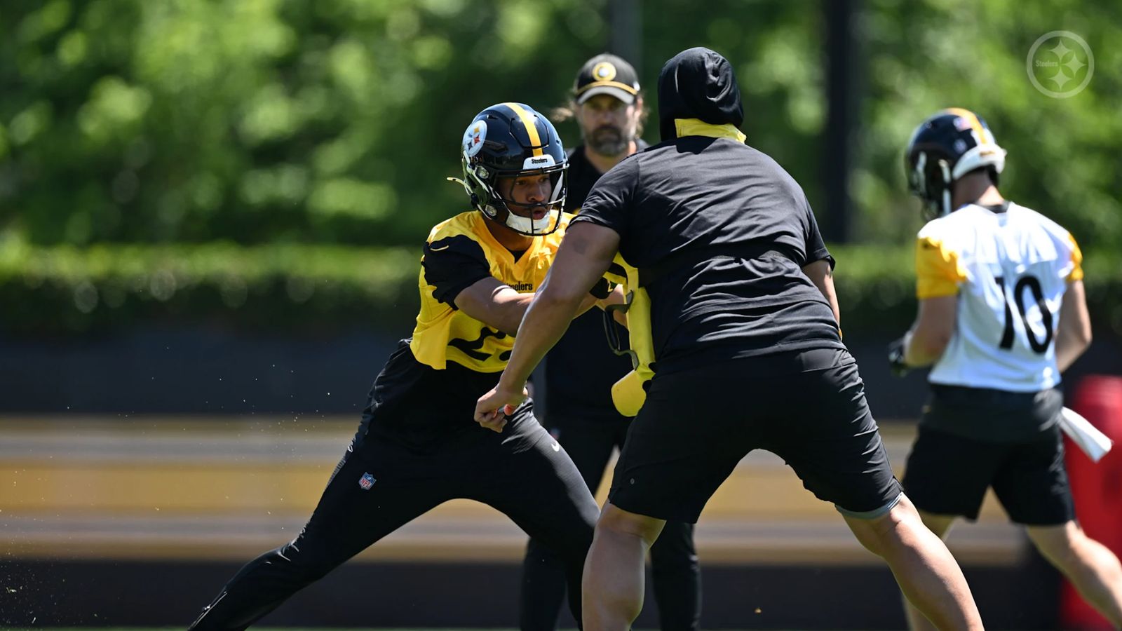 Steelers' Daylen Everette Gives Direct Confirmation On Improved Defensive Communication (Steelers News). Photo by Jordan Perez / Pittsburgh Steelers